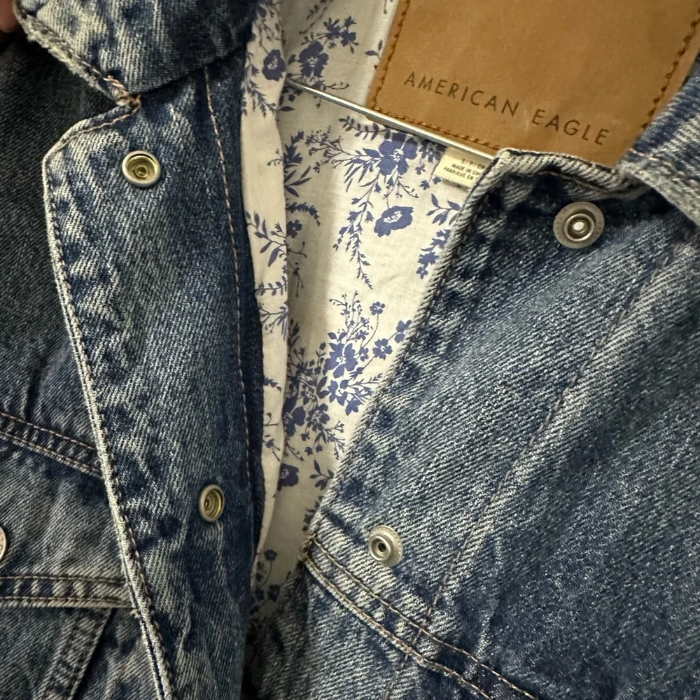 American Eagle Blue Floral Lined Cropped Denim Jacket - Picture 7 of 8